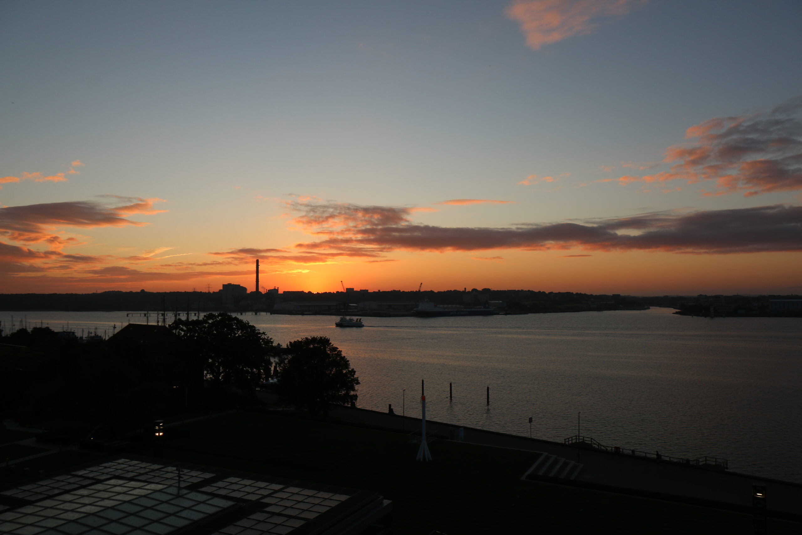 Morgendämmerung über der kieler Förde