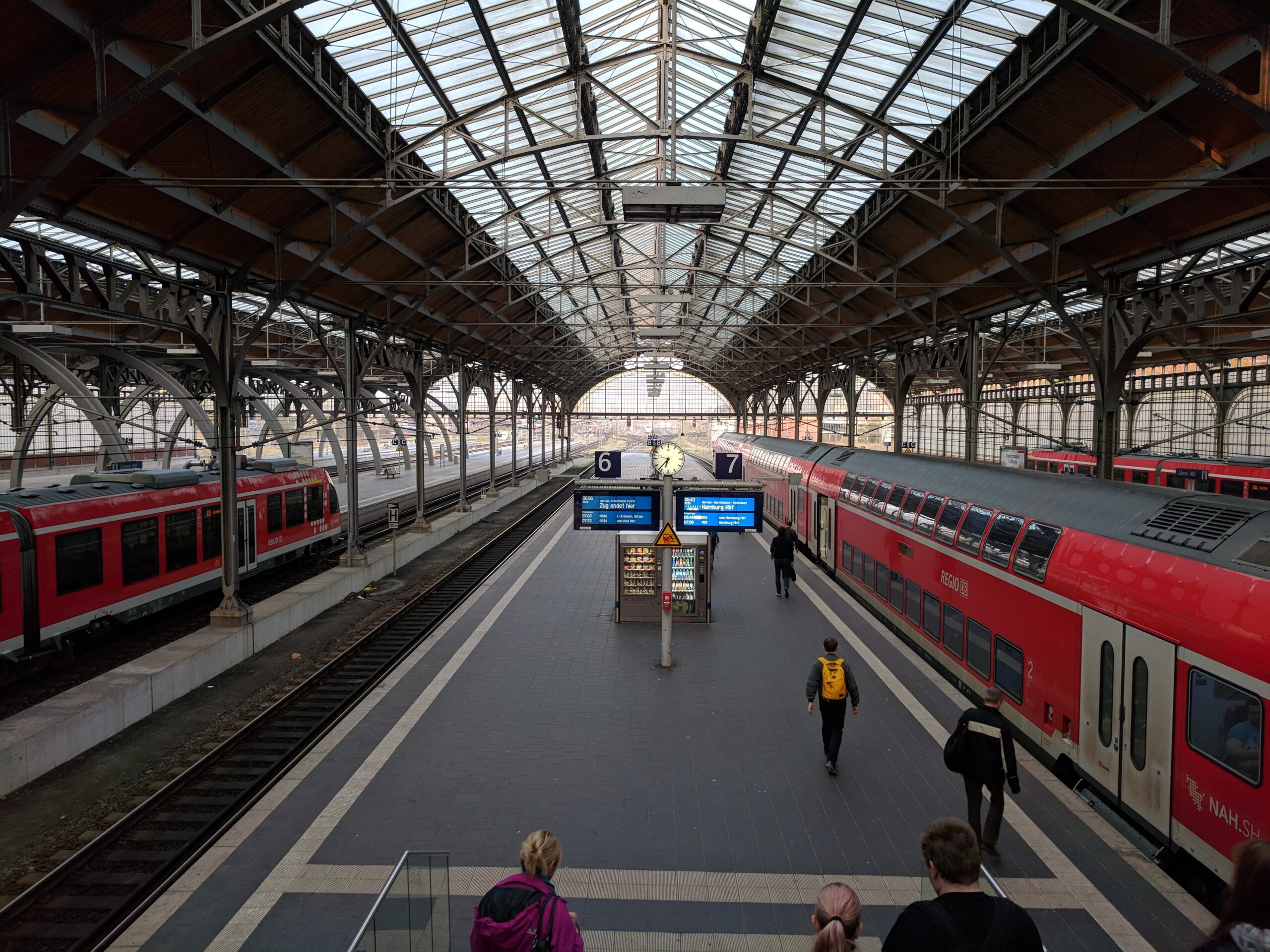 Stadtverkehr Lübeck verhindert umstieg vom Regionalexpress aus Hamburg in den Bus